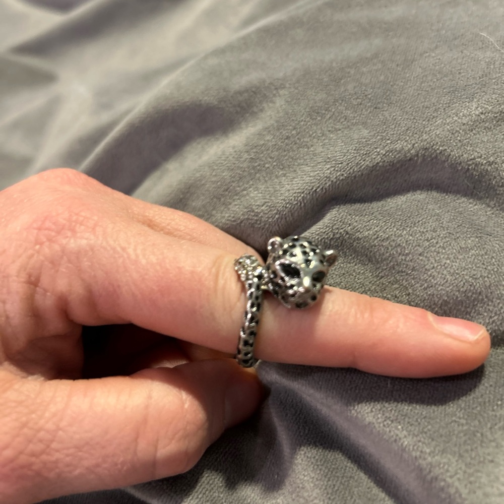 Silver-Tone Leopard Wrap Ring with Detailed Head vintage